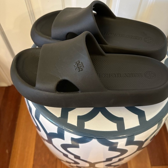 Tory Burch black rubber slides - Picture 2 of 4